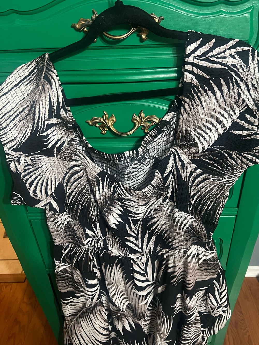 Torrid Size 4 Black & White Tropical Leaf Maxi Dress On or Off Shoulder